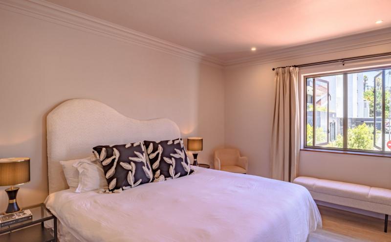 1 Bedroom Property for Sale in Sea Point Western Cape